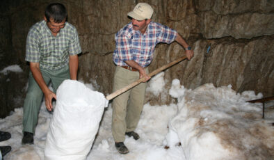 Antalya’da bu obruklarda kar erimiyor: Buzdolabı olarak kullanılıyor