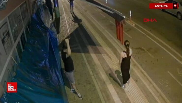 Antalya’da dükkanda asılı bayrağı çıkaran turist hakkında süreç yapıldı