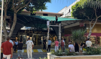 Antalya’da ikinci kattaki konutunun balkonundan düştü: Tente hayatını kurtardı