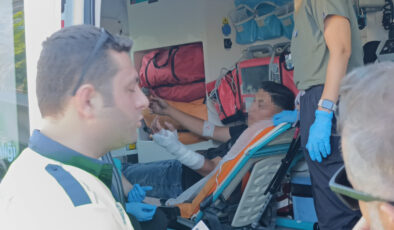 Antalya’da motosikletle kaza yaptı: Ehliyeti olmadığı için palavra söyledi