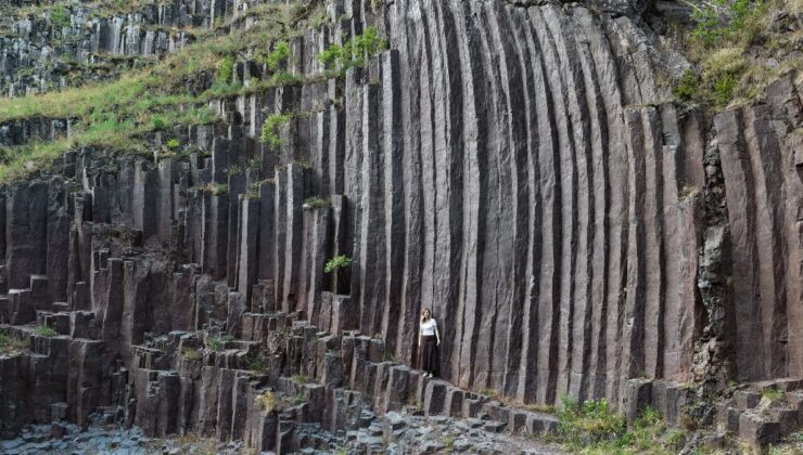 Artvin’deki bazalt kayalıklar ziyaretçi akınına uğruyor