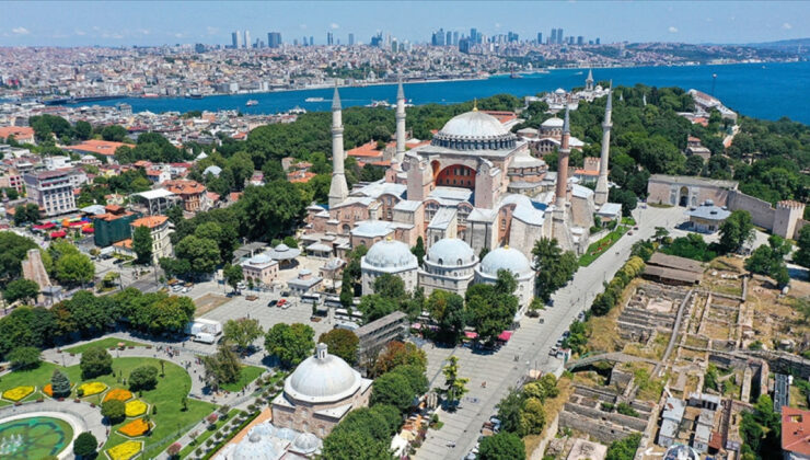 Ayasofya Camii, tam 5 yıl evvel ibadete açıldı