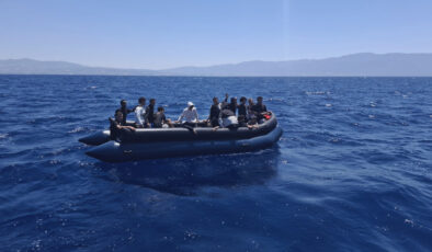 Aydın Kuşadası’nda 22 sistemsiz göçmen kurtarıldı