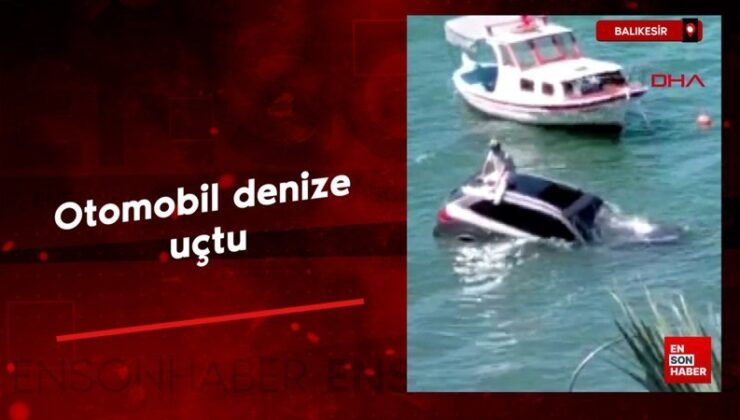 Balıkesir’de araba denize uçtu şoför arabanın üzerinde oturup yardım bekledi