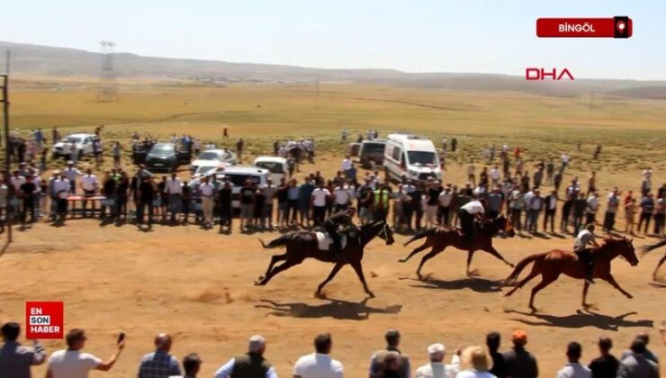 Bingöl Karlıova’da ‘geleneksel at yarışları’ düzenlendi