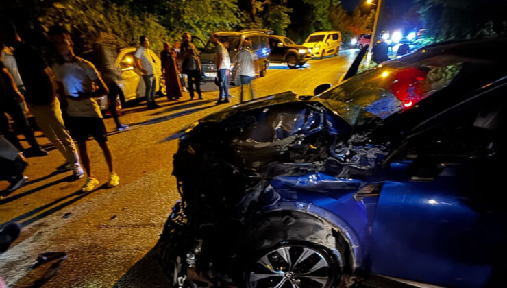 Bursa’da zıt istikamette ilerleyen araba, kamyonetle çarpıştı: 2 yaralı