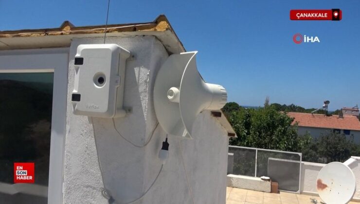 Çanakkale’de Ezan sesini duyabilmek için köydeki konutunun çatısına sistem kurdu