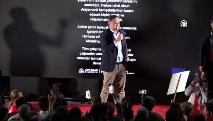 CHP Küme Başkanvekili Murat Buyruk miting sonrası sahneden düştü