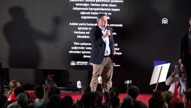 CHP’li Murat Buyruk miting sonrası sahneden düşerek yaralandı