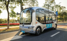 Çin’deki şoförsüz otobüs yolcu taşımaya başladı