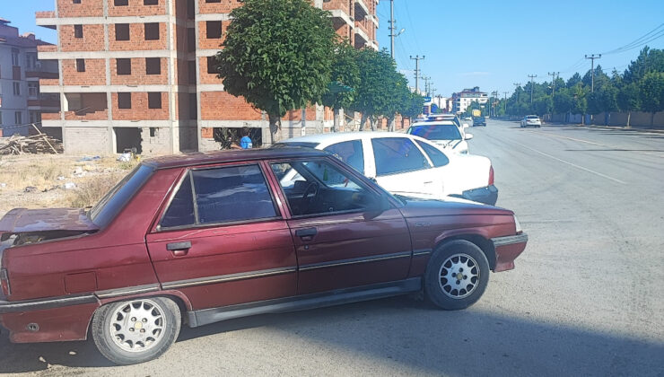 Çorum’da üç araba çarpıştı: 3 yaralı