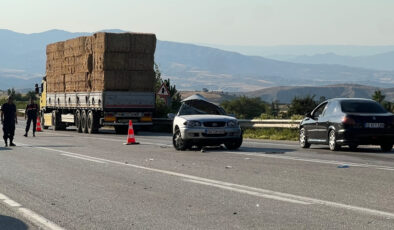 Çorum’da yolcu minibüsü ile araba çarpıştı: 11 yaralı