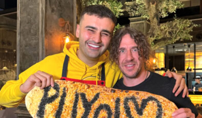 CZN Burak, Carles Puyol ile bir ortaya geldi