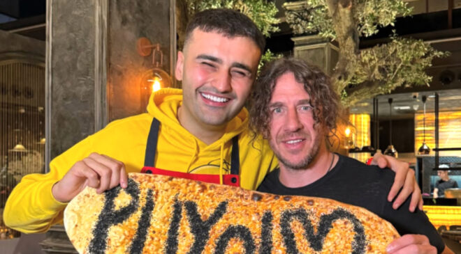 CZN Burak, Carles Puyol ile bir ortaya geldi