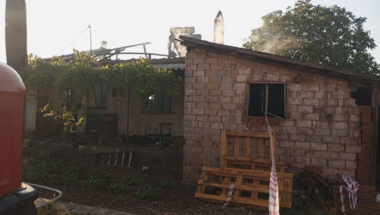 Denizli’de bir konutta çıkan yangında yatağa bağımlı yaşlı bayan ömrünü yitirdi