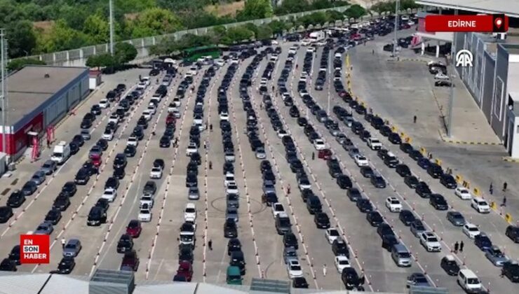 Edirne Kapıkule’de tek günde 62 bin 263 yolcu girişiyle rekor kırıldı