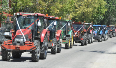 Edirne’de gelin arabası traktör oldu: Konvoya 50 traktör katıldı