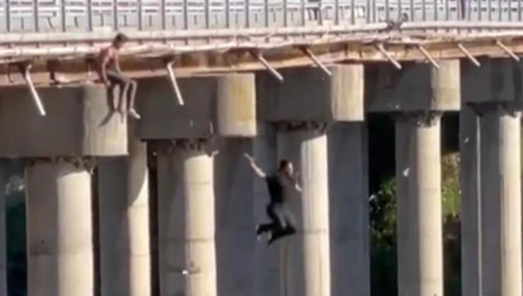 Elazığ’da gençler köprüden ırmağa atladı