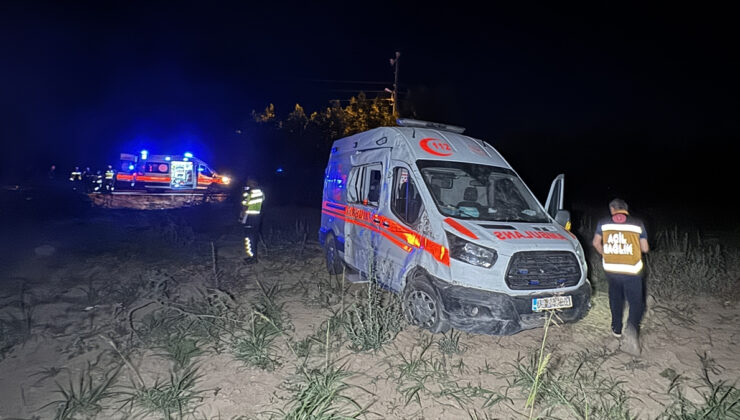 Elazığ’da şarampole uçan ambulanstaki 2 kişi yaralandı