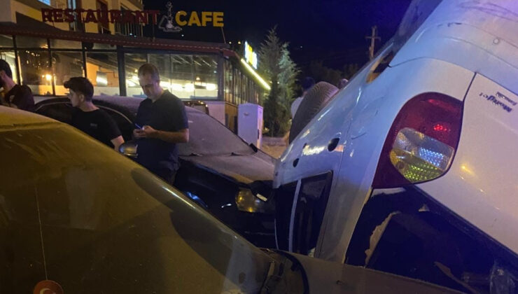 Elazığ’da şoförünün hakimiyetini kaybeden araba takla atttı