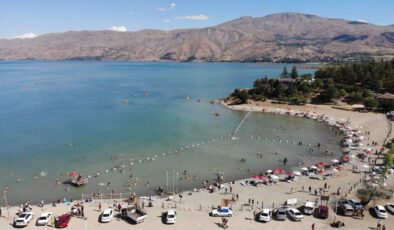 Elazığ’da yüzerken kalp krizi geçirdi