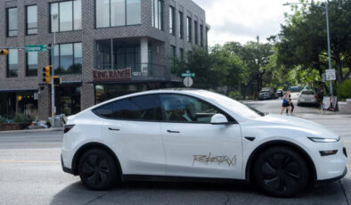 Elon Musk, Tesla’nın robotaksi hizmetini genişletiyor