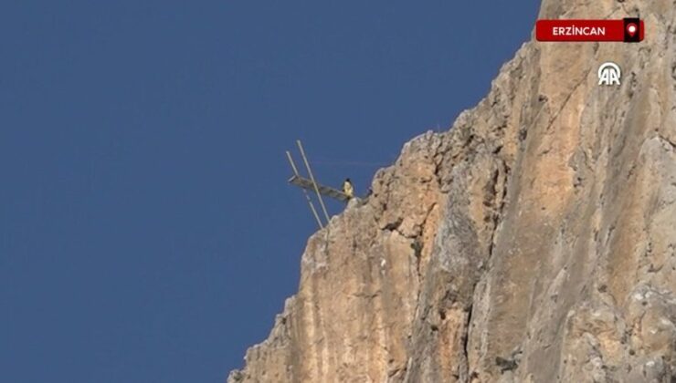 Erzincan Kemaliye’de ‘Yarasa kanat’ atlayışı nefesleri kesti