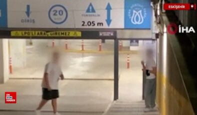 Eskişehir’de çocukların otopark vazifelisi yaşlı adam ile reaksiyon çeken oyunu