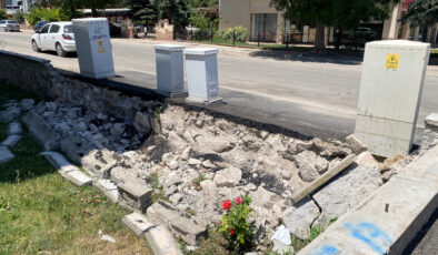 Eskişehir’de mahalleli, pazarcıların kamyonlarından şikayetçi