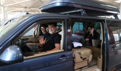 Gurbetçiler anavatanlarına kavuştu: Ağlamamak elde değil