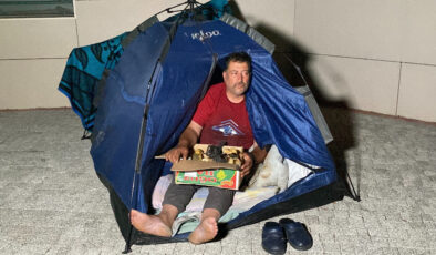 Hastalığından ötürü işi bıraktı: 25 yıldır sokaklarda yaşıyor