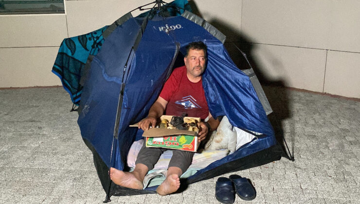 Hastalığından ötürü işi bıraktı: 25 yıldır sokaklarda yaşıyor