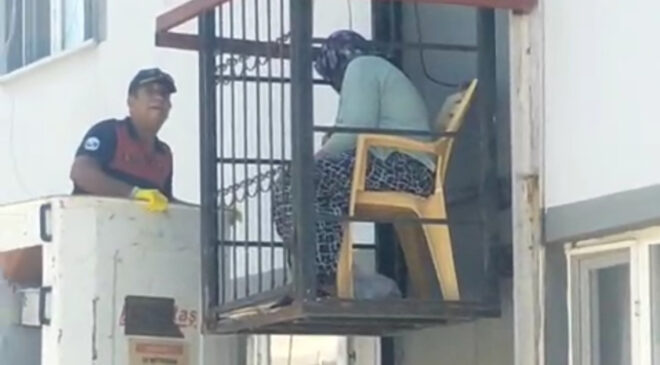 Hatay’da asansörde mahsur kalan yaşlı bayanı itfaiye grupları kurtardı