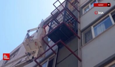 Hatay’da asansörde mahsur kalan yaşlı bayanı itfaiye kurtardı