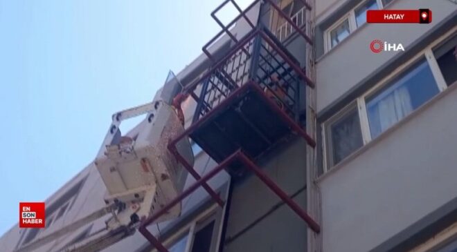 Hatay’da asansörde mahsur kalan yaşlı bayanı itfaiye kurtardı