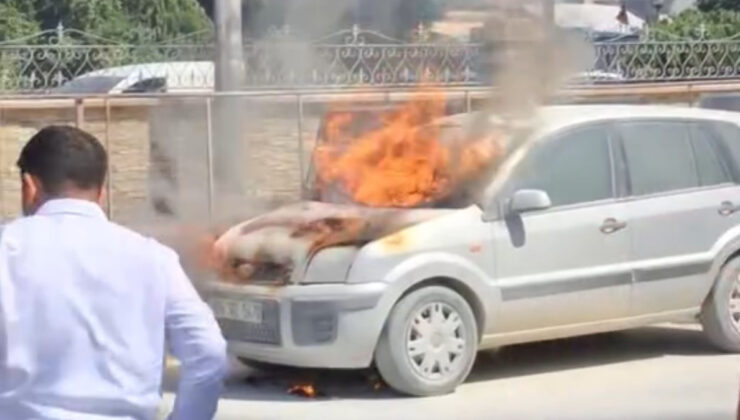 Hatay’da park halindeki araç alev alev yandı
