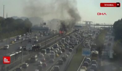 İstanbul Bakırköy’de metrobüs yangını