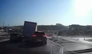 İstanbul’da 10 aracın karıştığı zincirleme kaza kamerada