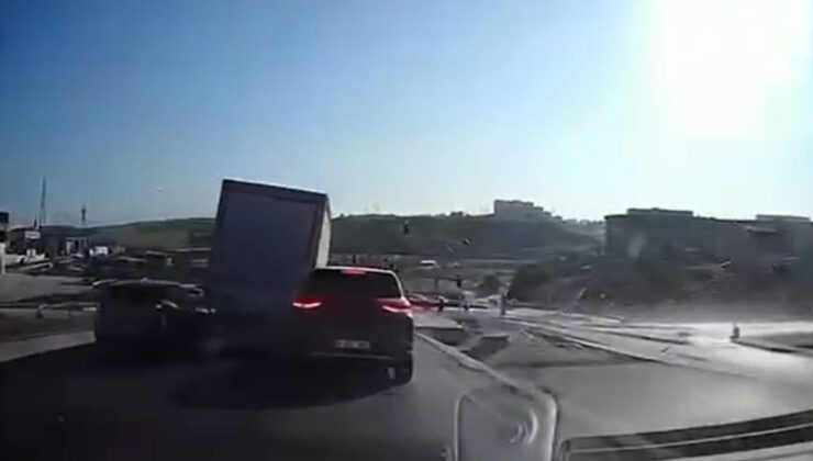 İstanbul’da 10 aracın karıştığı zincirleme kaza kamerada