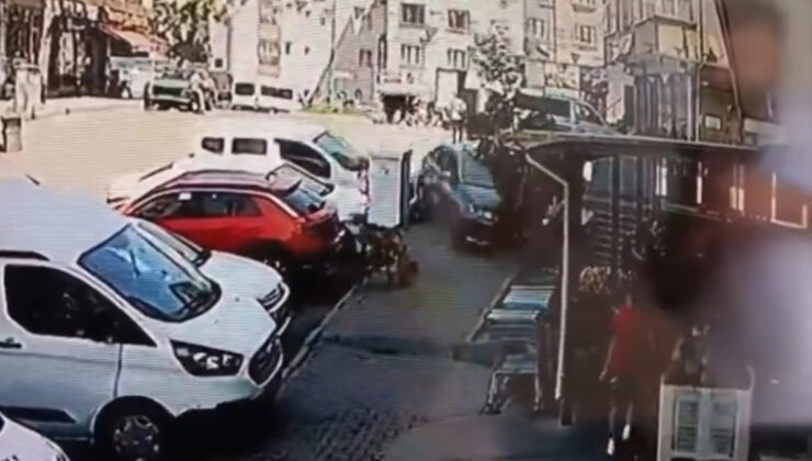 İstanbul’da araba kaldırıma çıktı: Market çalışanına çarptı