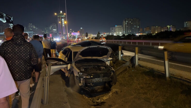 İstanbul’da araç makas attı: 2 araba boşluğa düştü