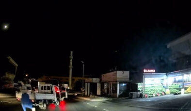 İstanbul’da bir bayan seyir halindeki kamyonetten atladı, şoför silahla kovaladı