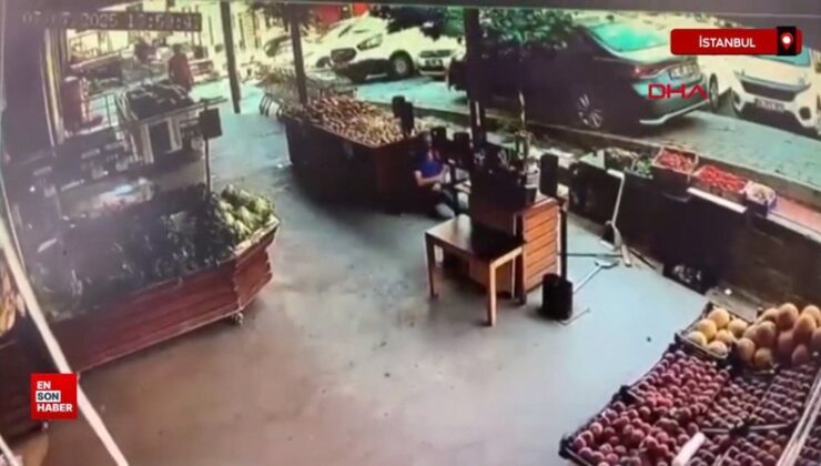 İstanbul’da kaldırıma çıkan araba market çalışanına çarptı