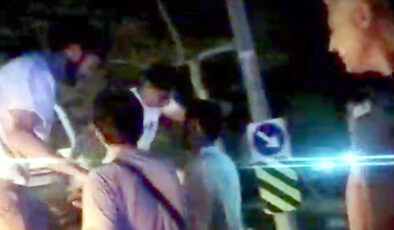 İstanbul’da park halindeki araca çarpıp bıçağına el koyan polislere direnmeye çalıştı