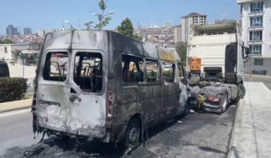 İstanbul’da seyir halindeki servis minibüsü alev alev yandı