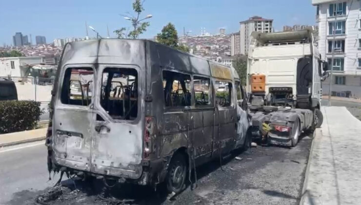 İstanbul’da seyir halindeki servis minibüsü alev alev yandı