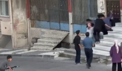 İstanbul’da sopalarla binaya saldırdılar