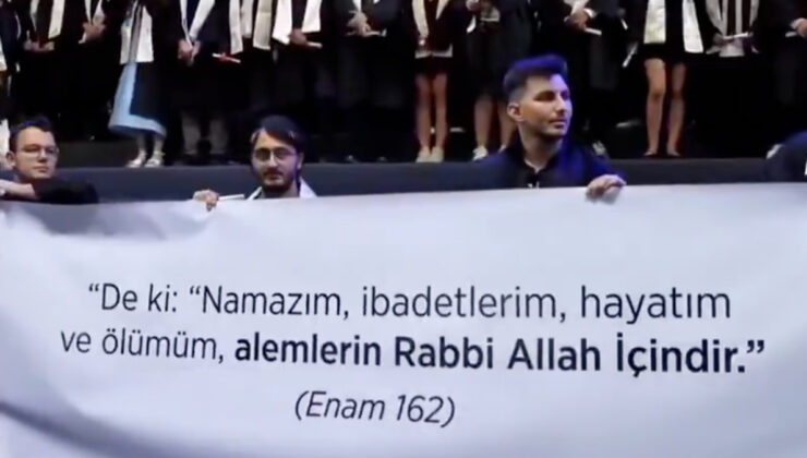 İTÜ mezuniyetinde ayetin olduğu pankartı kapattılar
