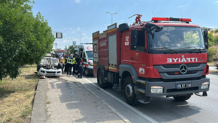 Karabük’te kaputu açan arabaya çarptı: Aykırı dönen aracın şoförü yaralandı