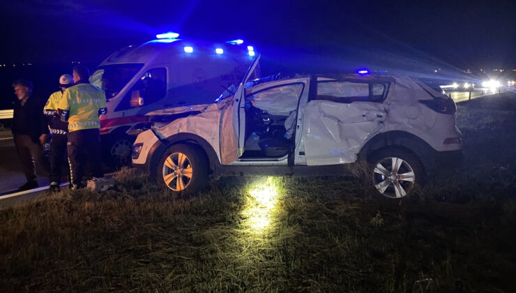 Kars’ta refüje çarparak devrilen cipteki 1 kişi öldü